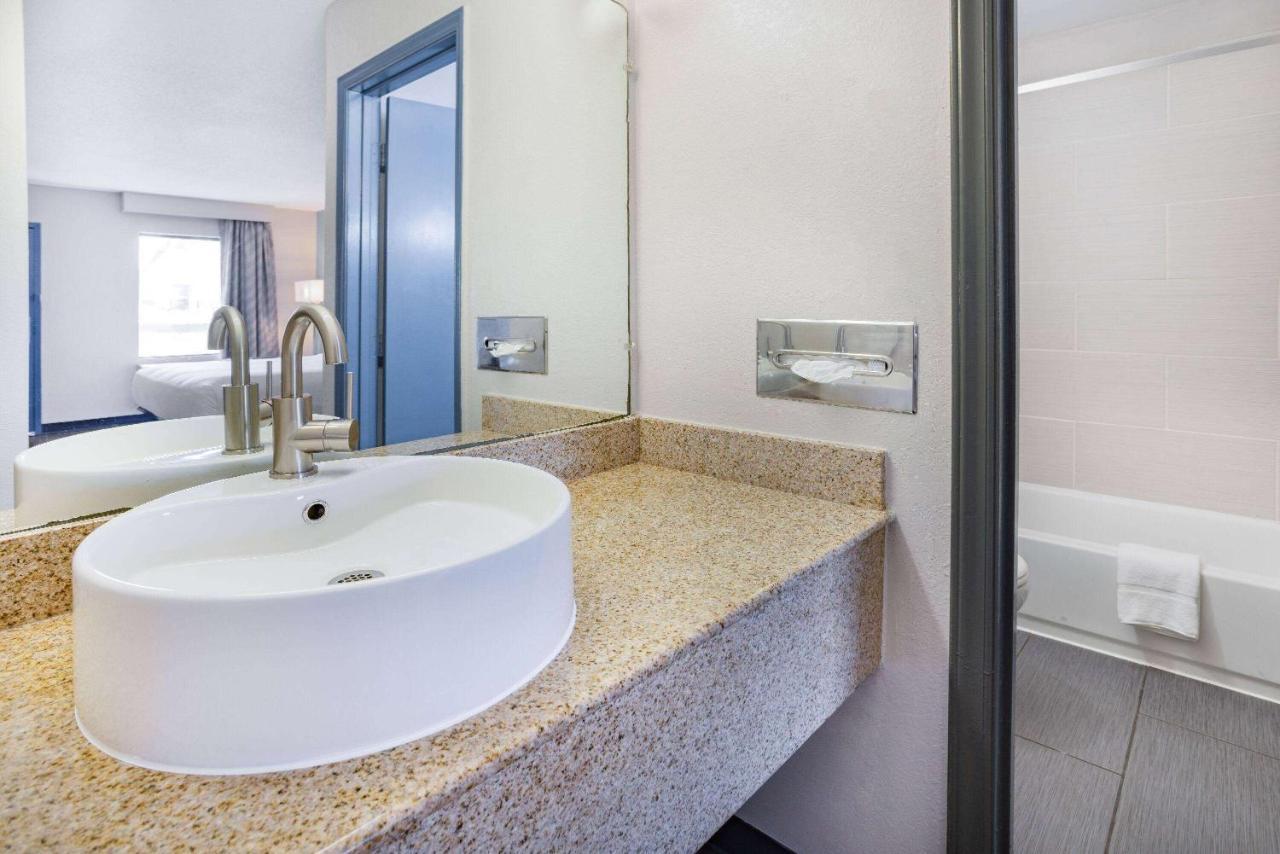 Hotel Days By Wyndham Glenwood-crabtree 2*